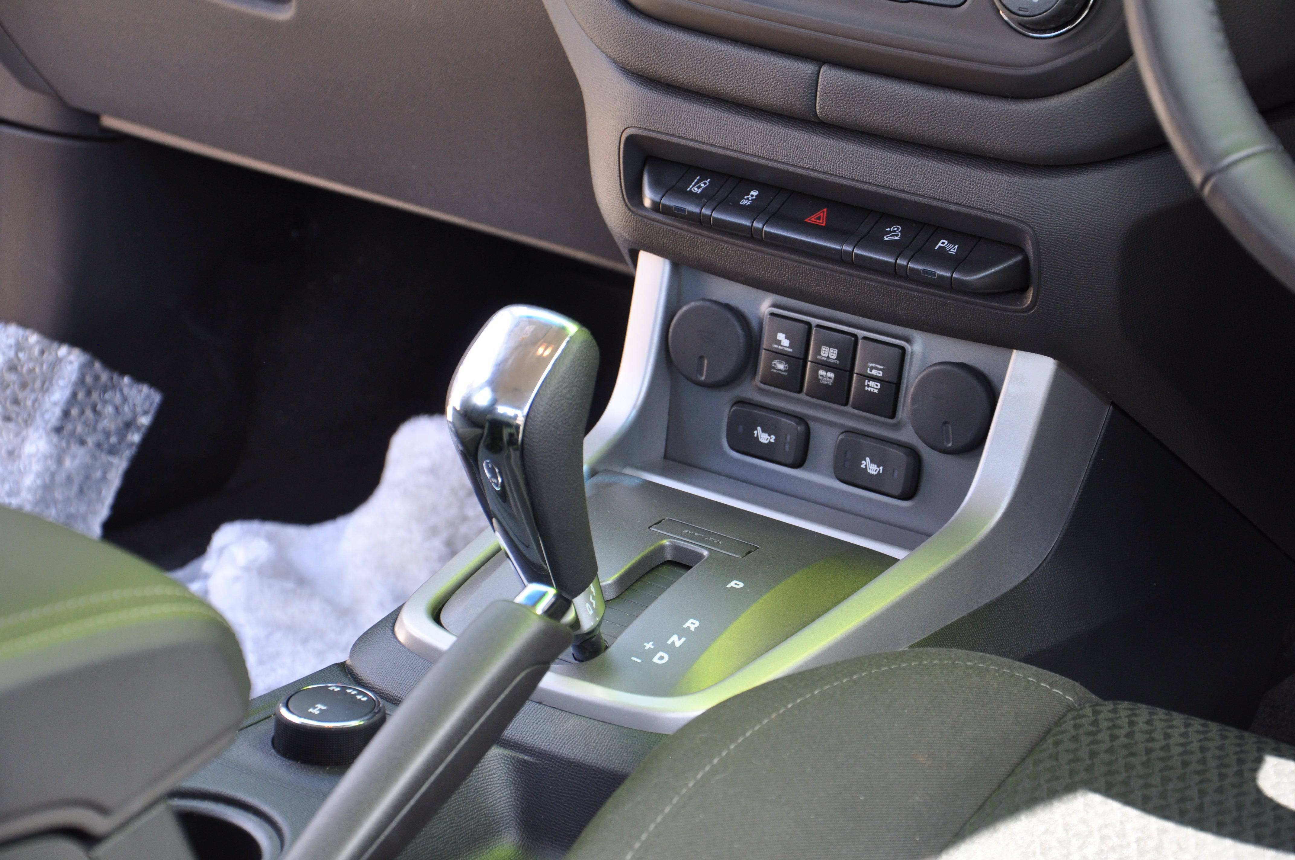 Replacement Switch Fascia to suit Holden Colorado and Isuzu D-Max/MU-X - Image 2